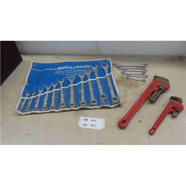 Standard Wrenches , 2 Pipe Wrenches 