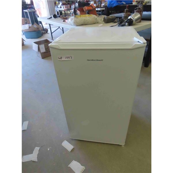 Hamilton Beach Bar Fridge 33'' x 18'' x 18 1/2'' - Only Used for 1 Month , Like-New Condition