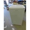 Image 1 : Hamilton Beach Bar Fridge 33'' x 18'' x 18 1/2'' - Only Used for 1 Month , Like-New Condition