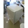 Image 2 : Hamilton Beach Bar Fridge 33'' x 18'' x 18 1/2'' - Only Used for 1 Month , Like-New Condition