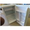 Image 4 : Hamilton Beach Bar Fridge 33'' x 18'' x 18 1/2'' - Only Used for 1 Month , Like-New Condition