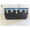 Image 1 : Vintage Trunk 39 3/4'' x 20'' x 20 1/2'' 