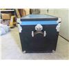 Image 2 : Vintage Trunk 39 3/4'' x 20'' x 20 1/2'' 