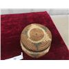 Image 4 : Vintage Indigenous Basket with Lid 4 1/2'' Tall x 6 1/2'' Diameter -Excellent 