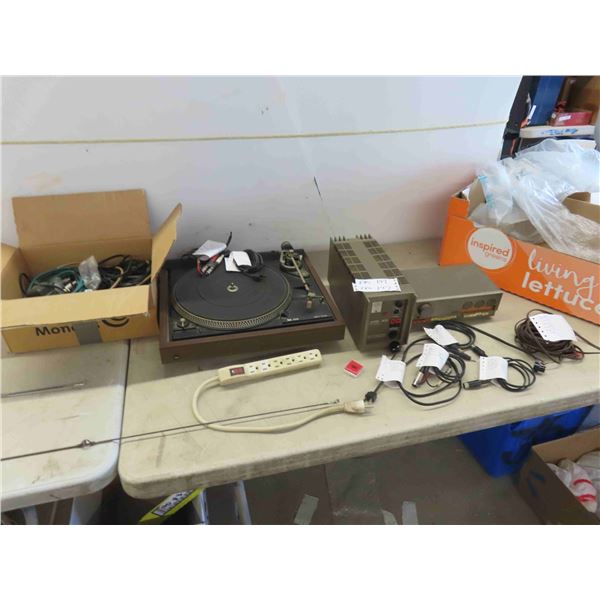 Dual 506 Record Player No Dust Cover , Quad 303 Amplifier 