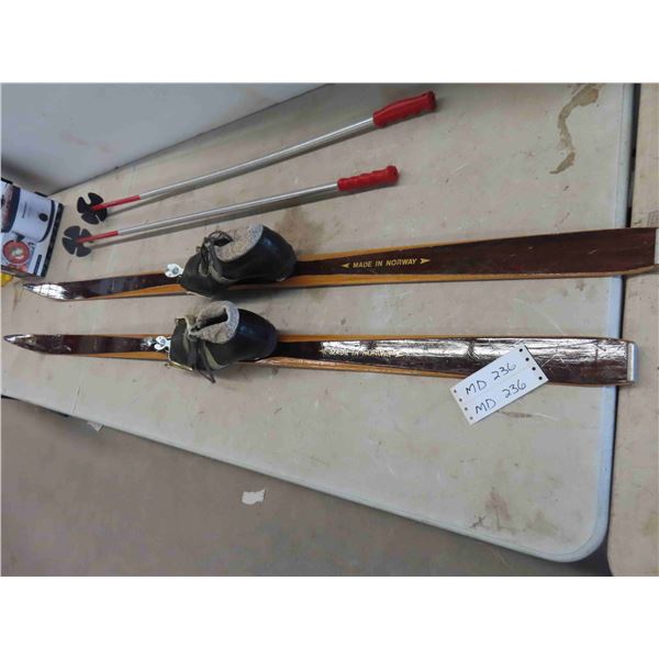Set of Cross Country Skis , Poles & Boots 