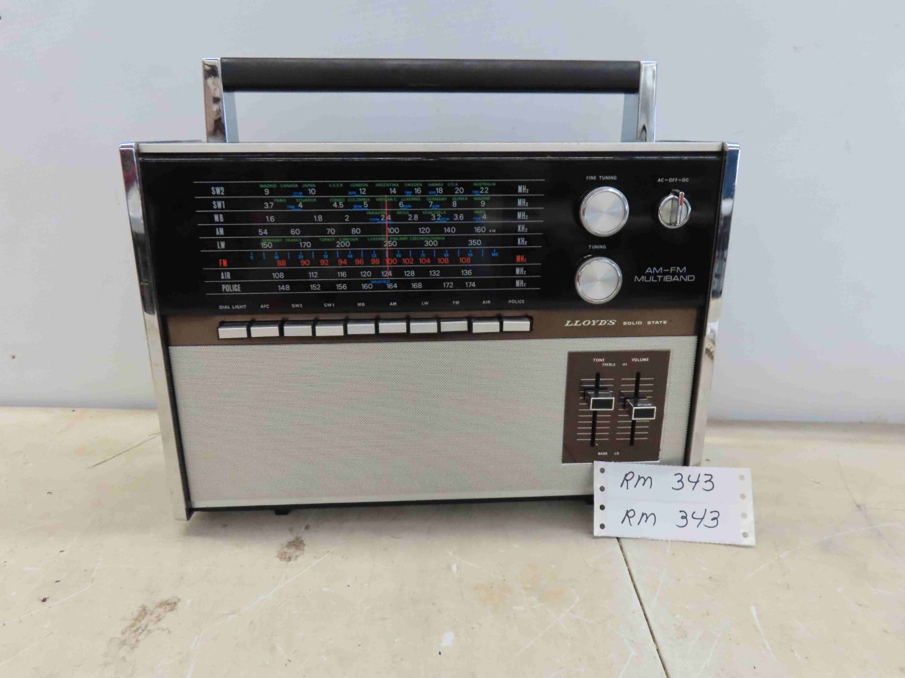 Vintage Lloyds AM/FM AC/DC Multi Band Radio with Cord -Working