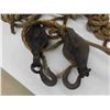 Image 2 : Antique Block and Tackle Pulley with 80ft of Rope 