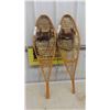 Image 1 : Set of Snowshoes with Straps 11'' x 36'' 