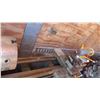 Image 7 : L.E. Blond Regal Lathe 13'' / 24'' Bed with 3 Draw Chuck , Drill Chuck ,