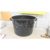 Image 8 : 5 Meat Grinders No. 2, 5, 8 & Black Speckled Enamelware Pot 