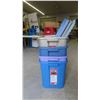 Image 5 : 4 Rubbermaid Totes with Lids
