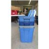 Image 4 : 4 Rubbermaid 68L Totes with Lids