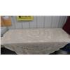 Image 4 : Crochet Lace Table Cloth 72'' x 90'' 