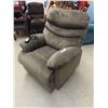 Image 1 : Power Medi Lift Recliner 