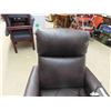 Image 4 : Leather/Leather-Style Power Recliner 