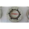 Image 4 : (9) GMC Hubcaps