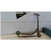 Image 7 : Vintage Scooter - Front Wheel Needs Tire 