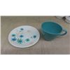 Image 7 : 5pce Vintage Canister Set , 4 Melmac Cups with Saucers, Wine Chilling Bucket, 7 