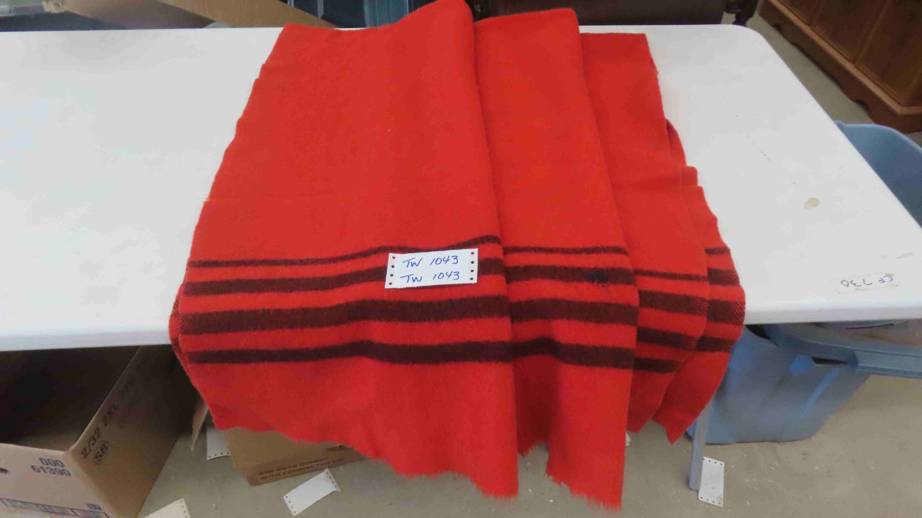 Unveiling the Timeless Elegance of the Hudson Bay Blanket - Escola Videira