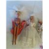 Image 2 : 1994 Barbie Case with 4 Dolls, Clothing, Ski Accessories, Guitar & More 