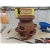 Image 2 : Clay Planter, Spray Nozzle, Hedger, Garden Bed Tools, Rubber Hose, Plus 