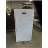 Image 1 : Frigidaire Upright Freezer 65'' x 26'' x 32''