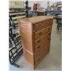 Image 2 : Oak Dresser 52'' x 36'' x 18'' 