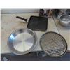 Image 2 : 2 Fondue Pots with Forks, Pots with Lids , Strainer, Pizza Pan , Stainless 