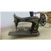 Image 2 : Singer Sewing Machine , Wood Crate 19 1/2'' x 12'' x 11'' 