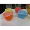 Image 2 : Vintage Salt and Pepper Shakers , Pyrex Pie Plate , Chip and Dip Bowl & More 