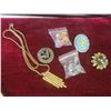 Image 2 : Costume Jewelry : Vintage Brooches , Cuff Links , Tie Clips , Beads & Jewelry 