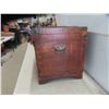 Image 2 : Wood Chest 27 3/4'' x 16 1/2'' x 19'' 