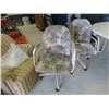 Image 2 : Kitchen Table 29'' x 59'' x 42'' & 5 Rolling Swivel Chairs 