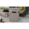 Image 1 : Metal Cabinet 16 1/2'' x 22'' x 23 1/4'' 
