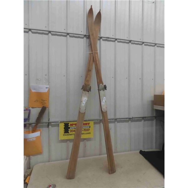 2 Vintage Wood Skis 84'' L 