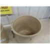 Image 3 : 2 Medalta Crocks (1) 3 Gallon (1) 5 Gallon with Handle 