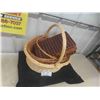 Image 2 : 2 Baskets with Handles, 1 Basket Suitcase Style