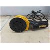 Image 2 : Dewalt Orbit Sander , Dust Masks , 2 Packages 5'' Sanding Discs 