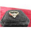 Image 3 : 10kt Gold and Diamond Ring Size 6 Total Weight 2.2 Grams 