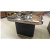 Image 2 : 2 End Tables with Mirrored Tops 20'' x 27'' x 27'' 