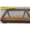Image 8 : Oak General Display Case 14 1/2'' x 30'' x 10 1/2'' One Top Panel of Glass 