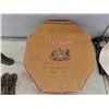 Image 2 : Stetson Box with Cowboy Hat 