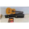 Image 1 : Degas Acoustic Guitar with Hard Case and Guitar Strap 