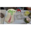 Image 2 : Kitchen Scale, Grater, Juicer, 3 Pots, 1 Lid, Pyrex Casserole Dish