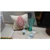 Image 8 : Christmas Wrapping Paper , Ceramic Bell, Toss Pillow, Storage Tote