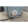 Image 2 : 2 Gallon Electric Hot Water Tank