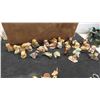 Image 1 : 25 Red Rose Tea Figurines 