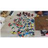 Image 1 : Raisen & Smurf Figures