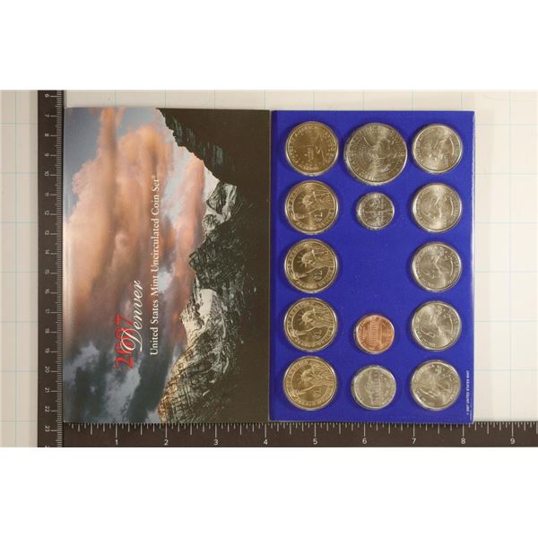 2007 US MINT SET (UNC) P/D IN PLASTIC CARDS